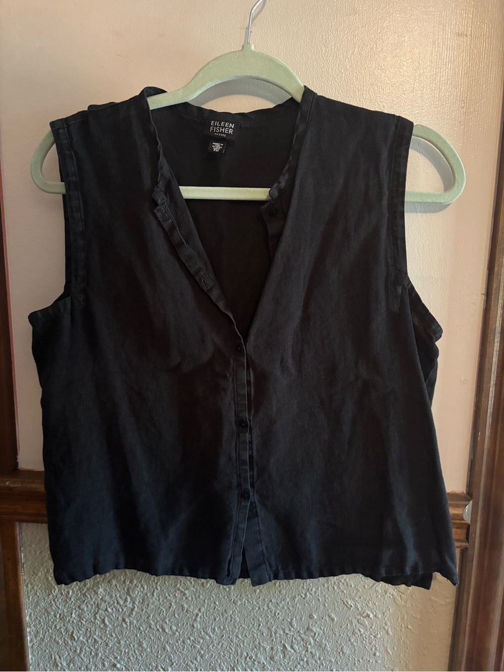 Vintage Eileen Fisher Black Sleeveless  Button-Down Cropped Top